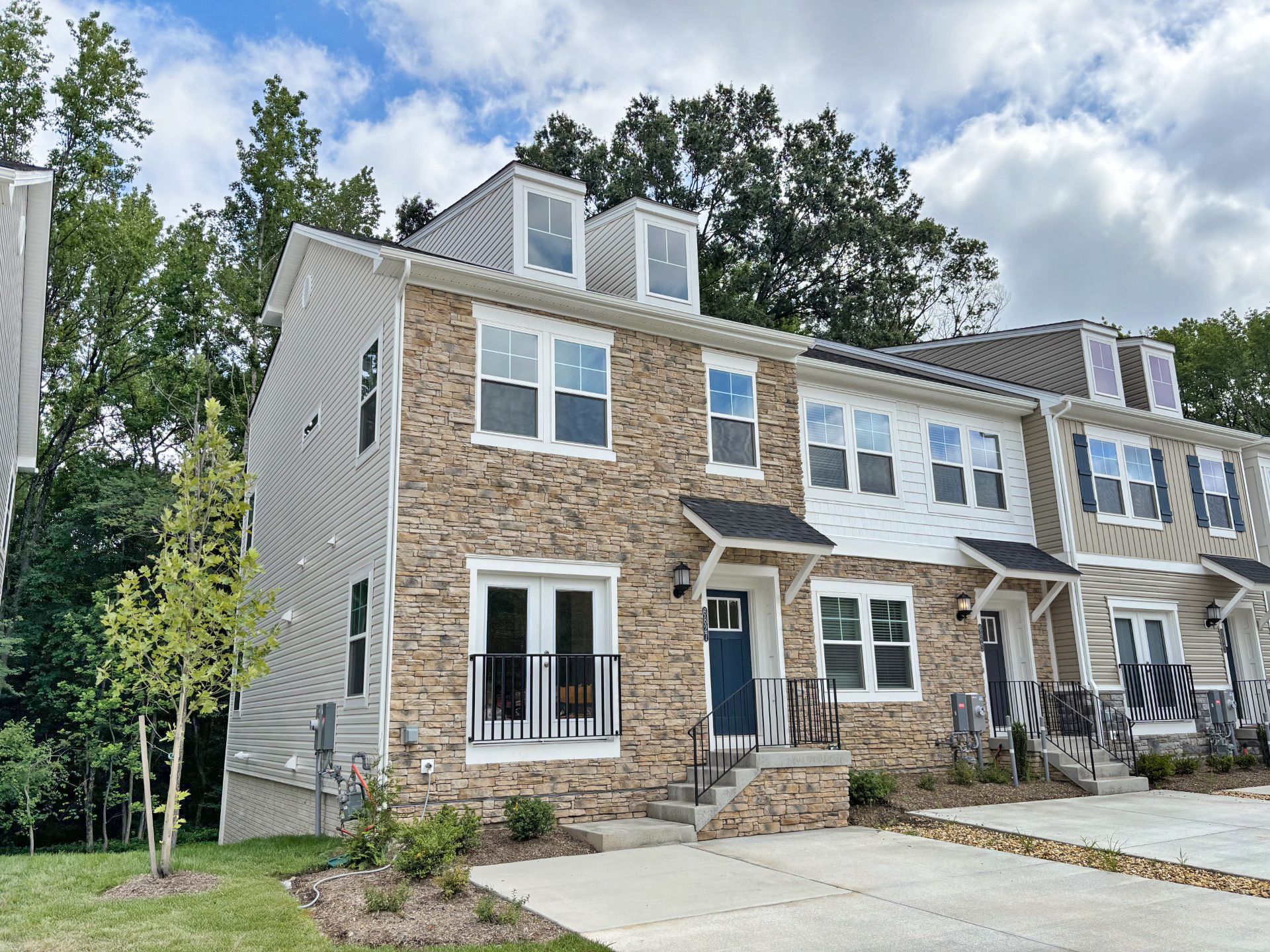 Exterior:#33   01