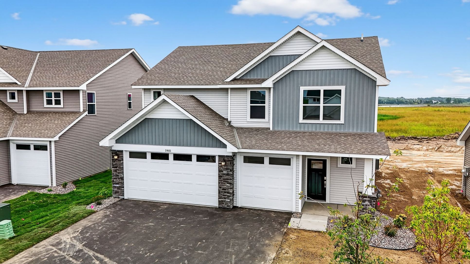 Exterior:2 002 2466 Jandell Ave NE 148
