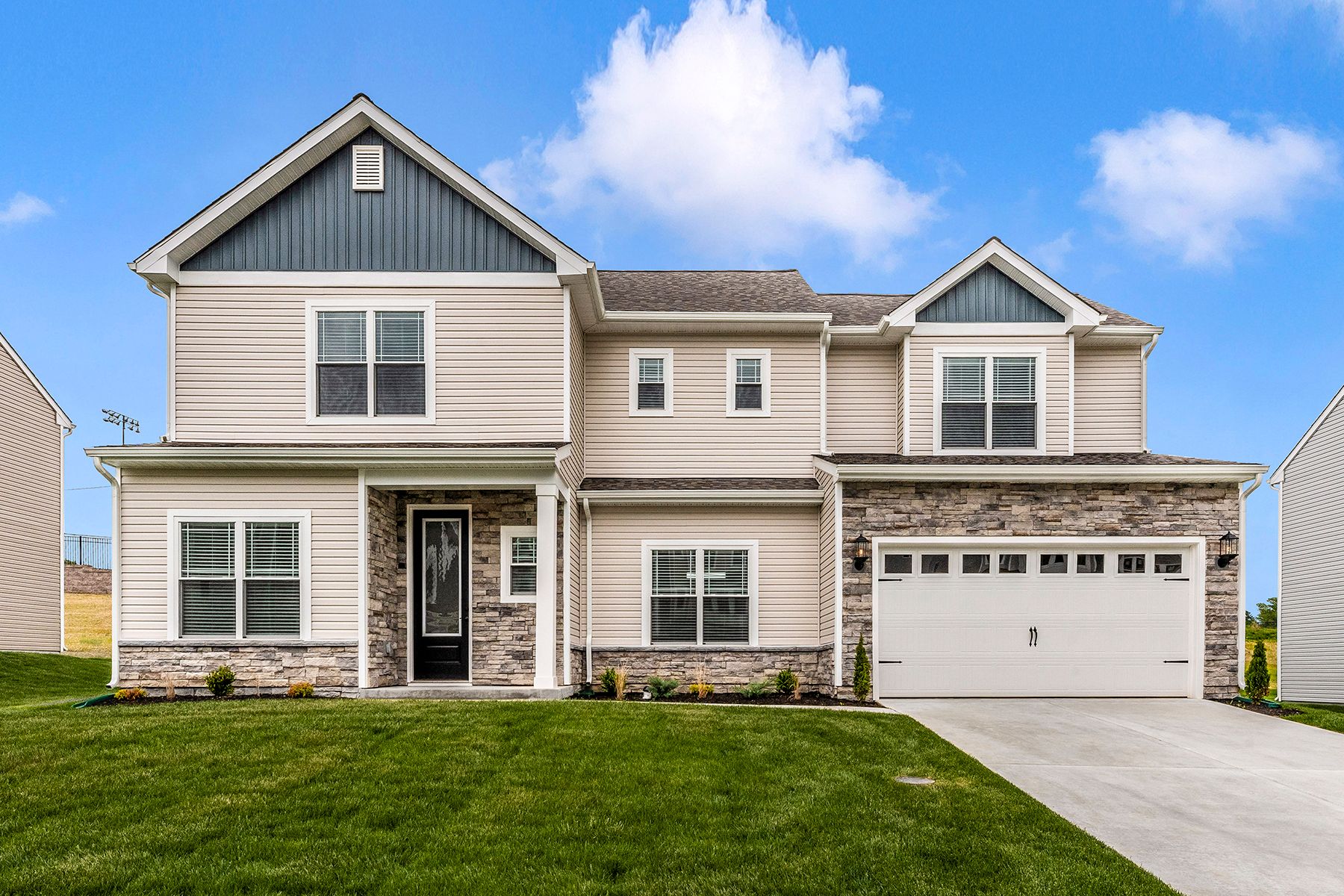 The Franklin has a spacious 2-car garage:The Franklin has a spacious 2-car garage