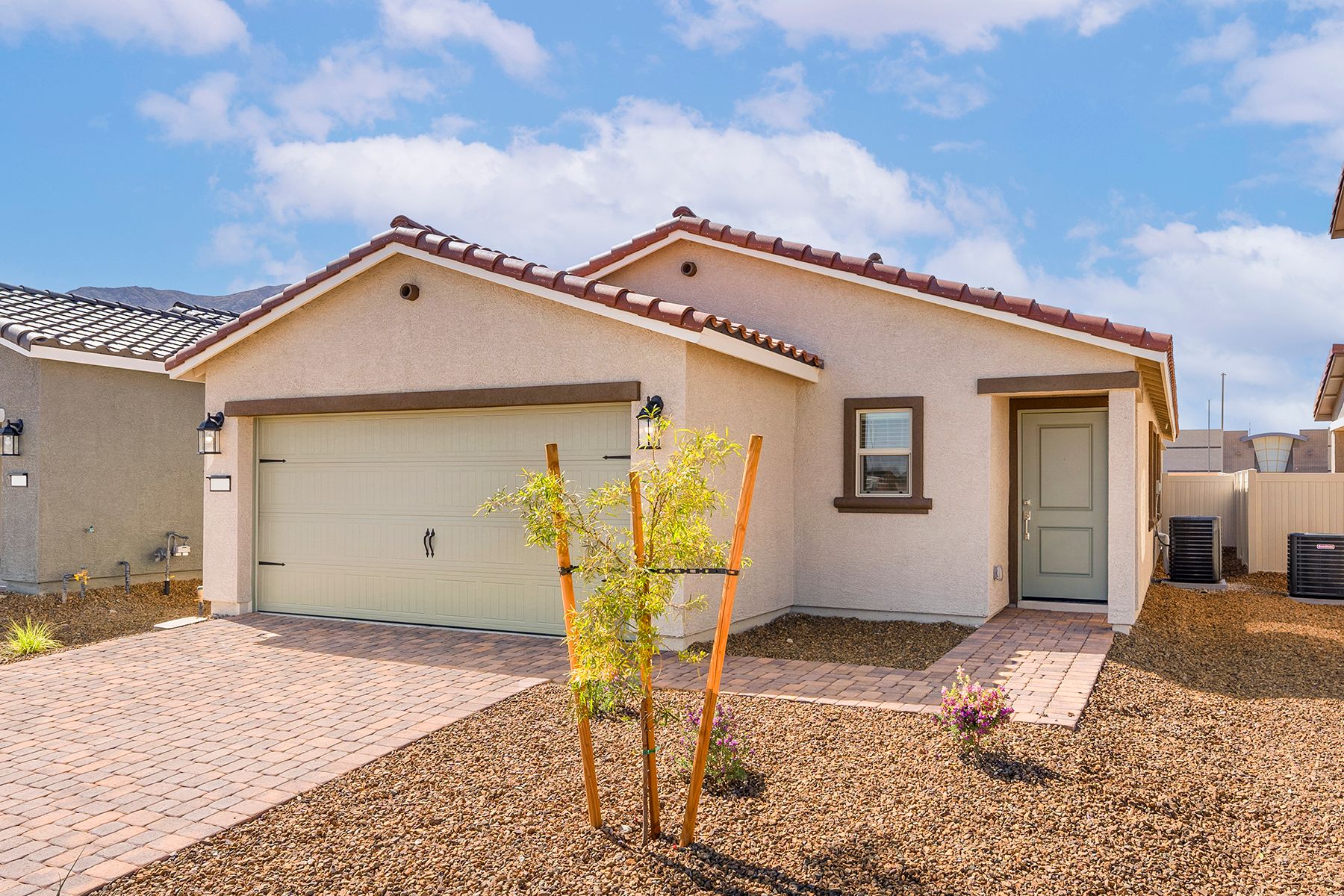 Welcome home to Hollywood Springs!