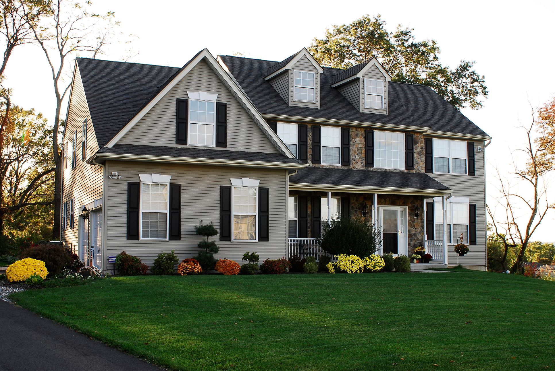 Sutton III:Farmhouse with Optional Dormers