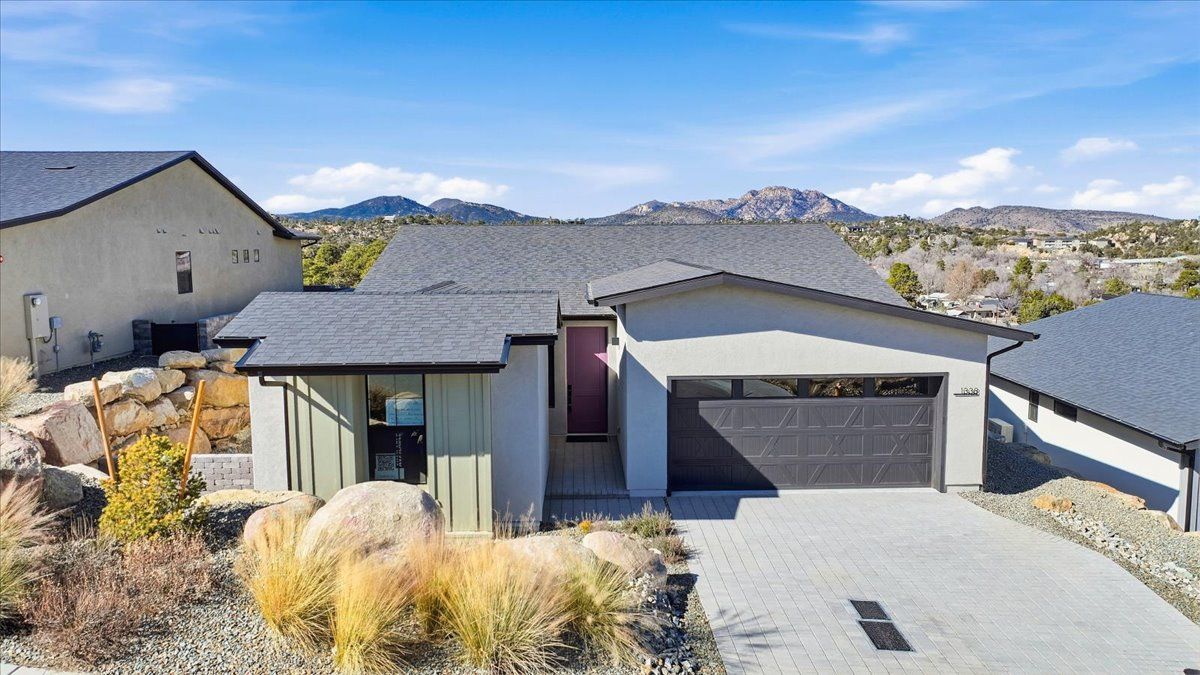 Front:1338 Rockwood Dr