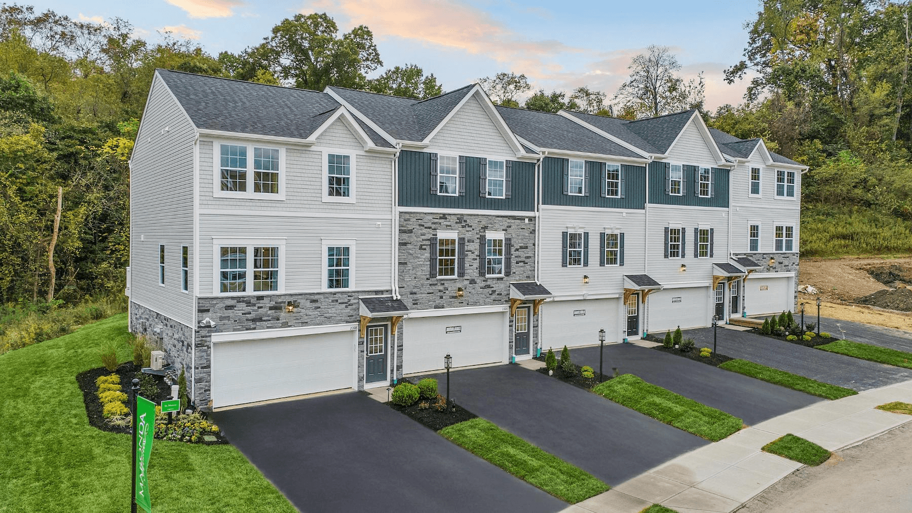 Exterior:Street View