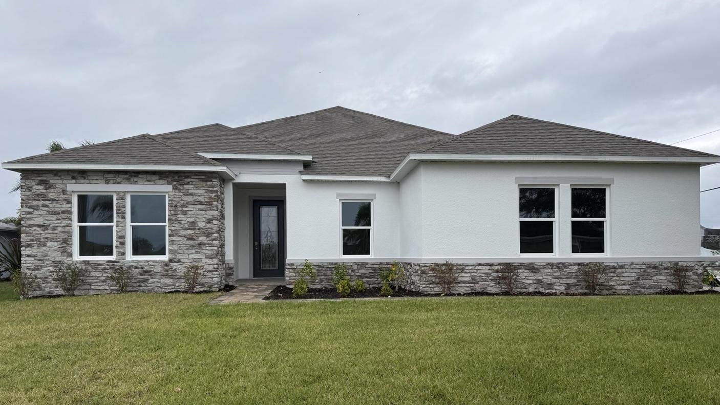 Exterior:Street View