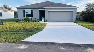 Exterior:Street View