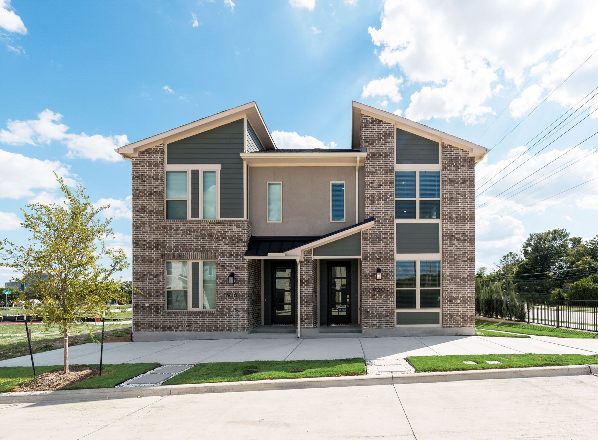 Exterior:Front