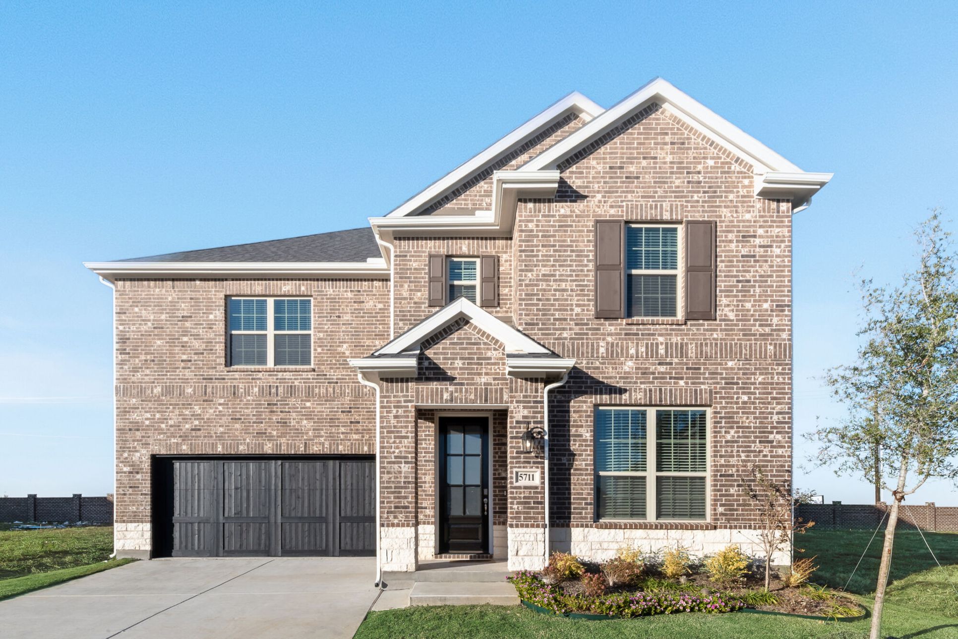 Exterior:Front Elevation