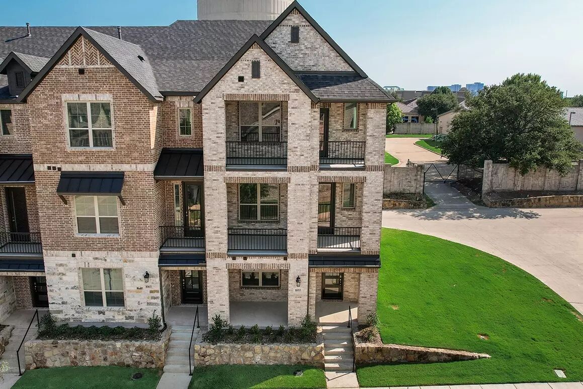 Exterior:Front Elevation