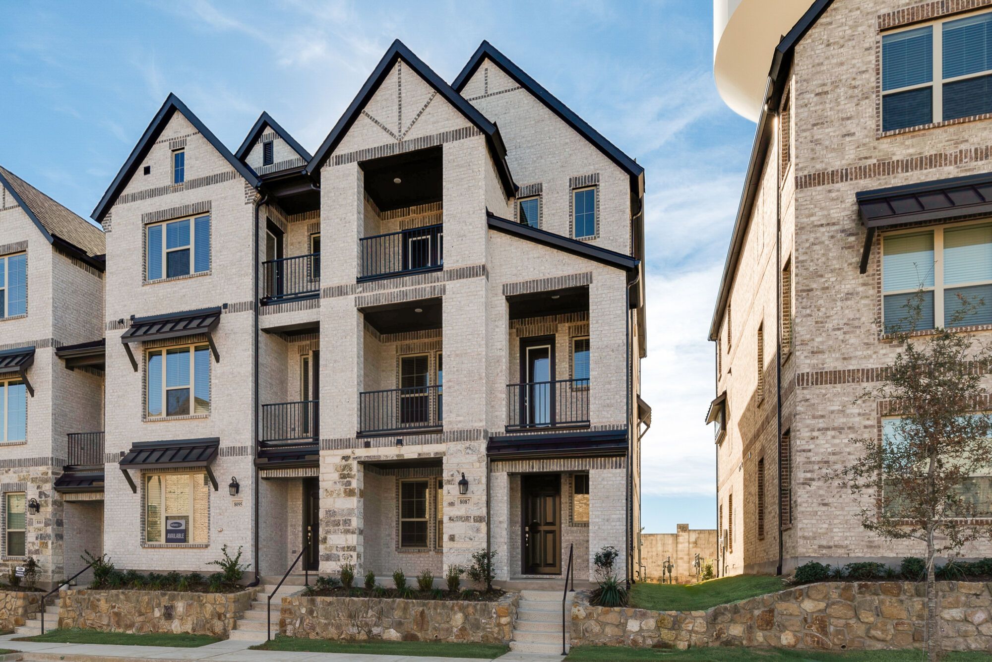 Exterior:The Kingland - B Elevation