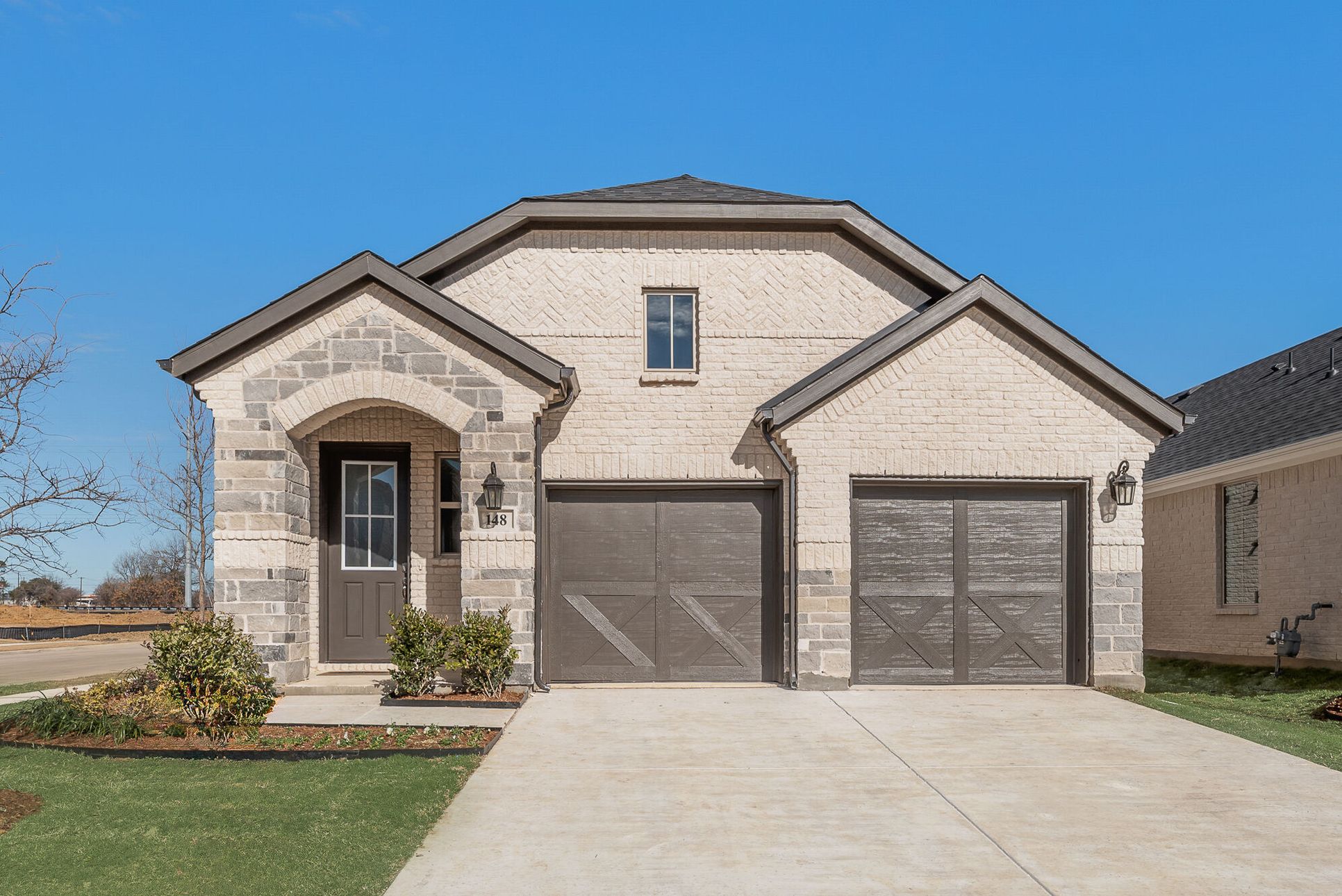 Exterior:Front Elevation