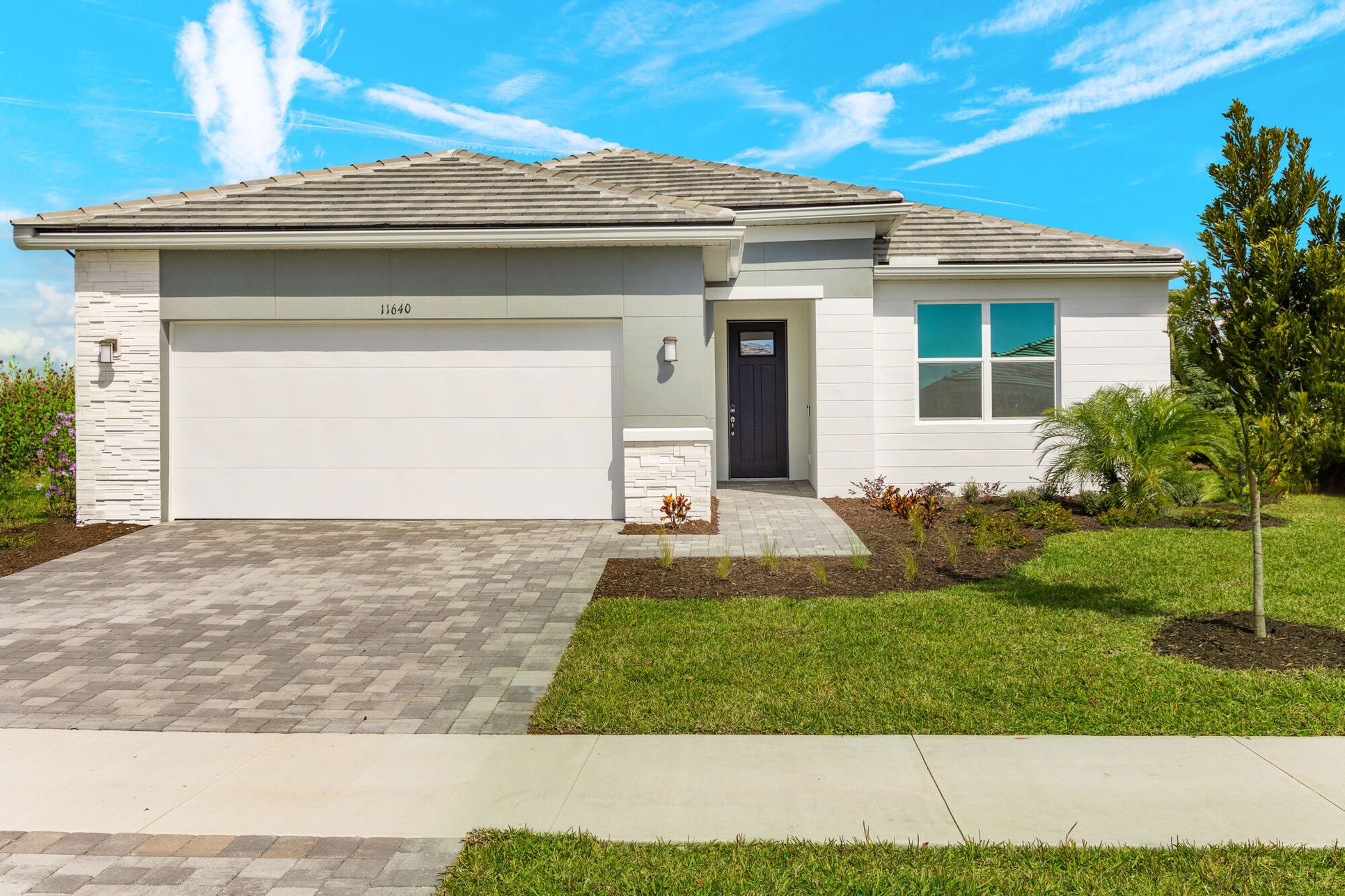 Exterior:Transitional exterior style