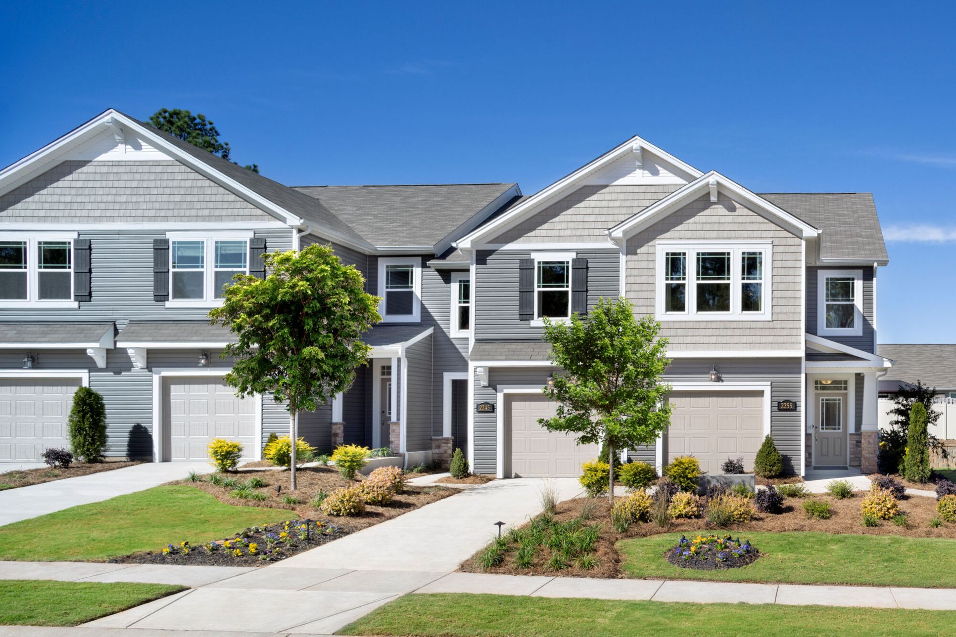 Exterior:Photo representation of the Amira End plan. Colors, finishes and options will vary.
