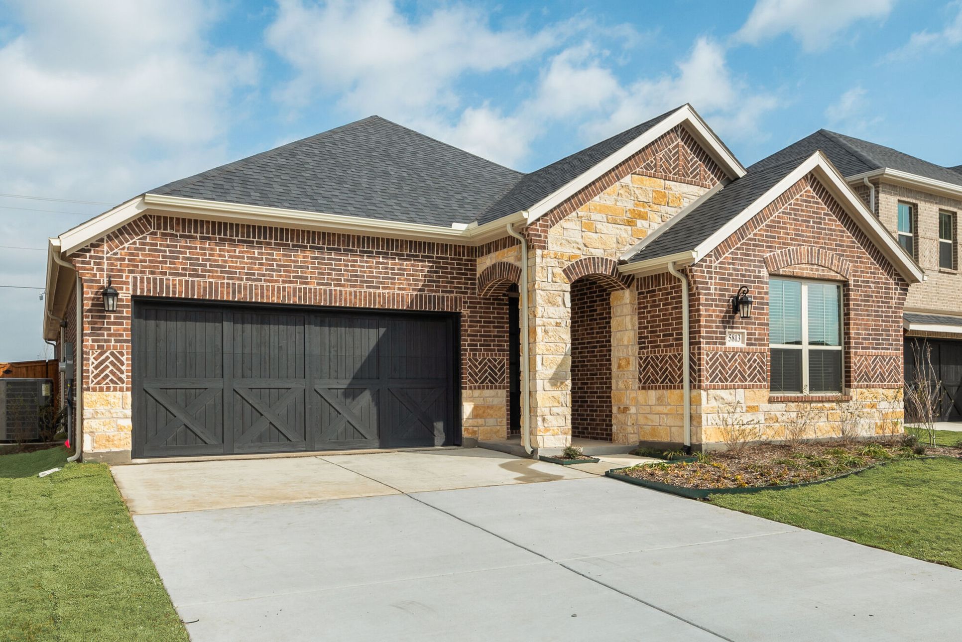 Exterior:Front