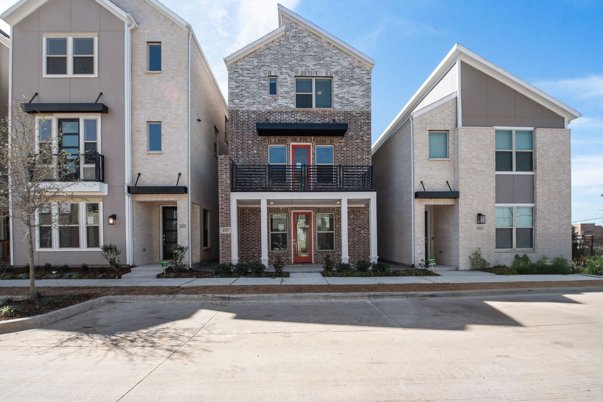 Exterior:Front
