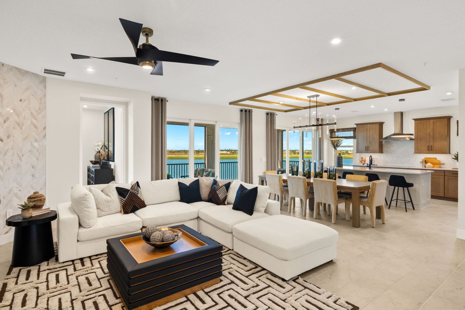 Naples - Summerlit:Bright and open home designs