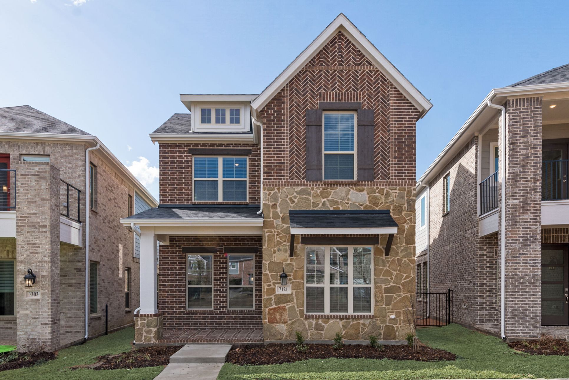 Exterior:Front