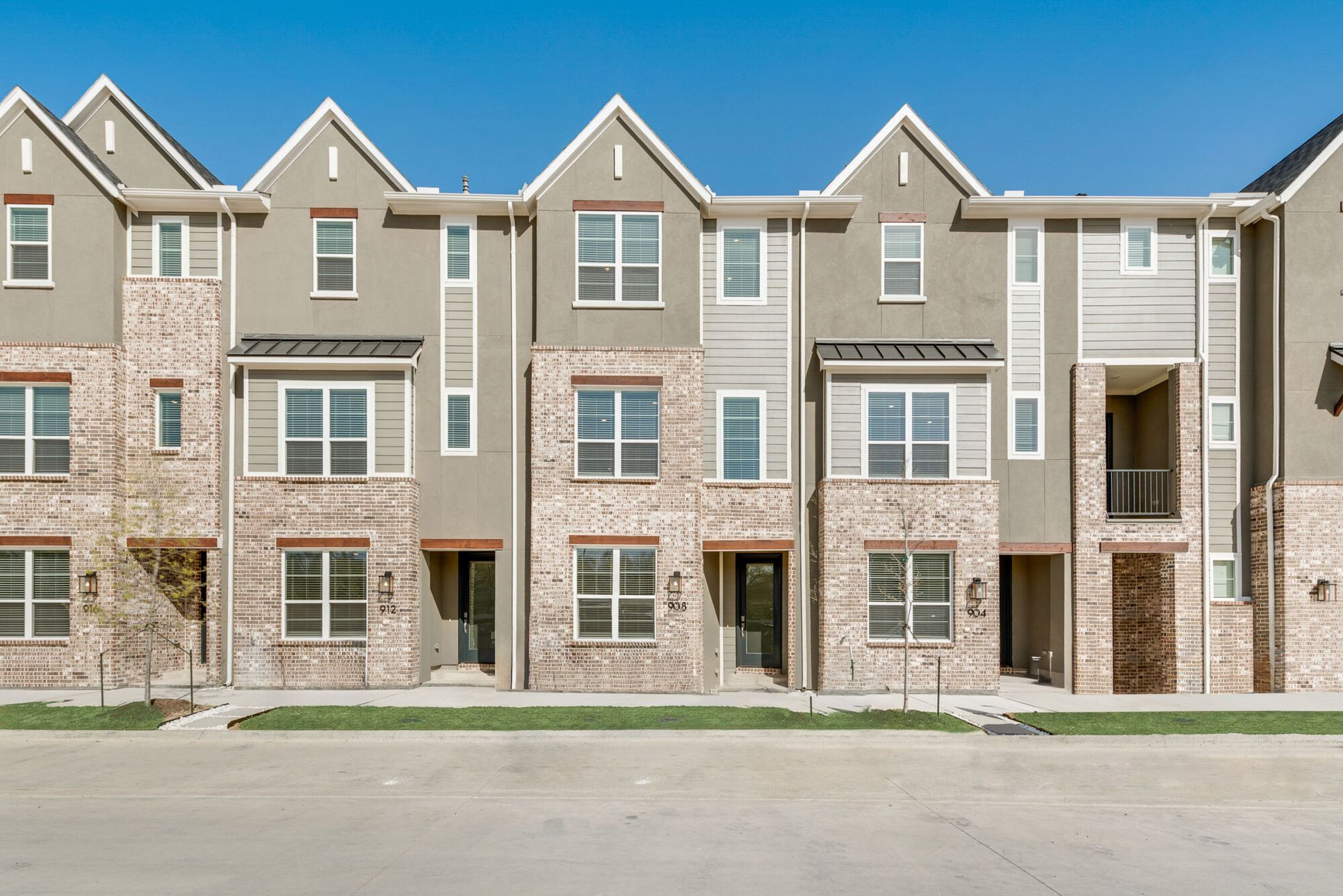 Exterior:Front