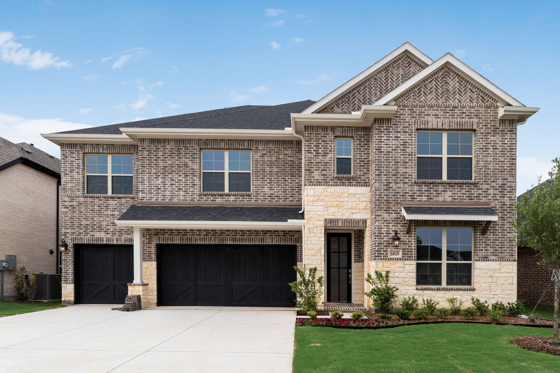 Exterior:Front