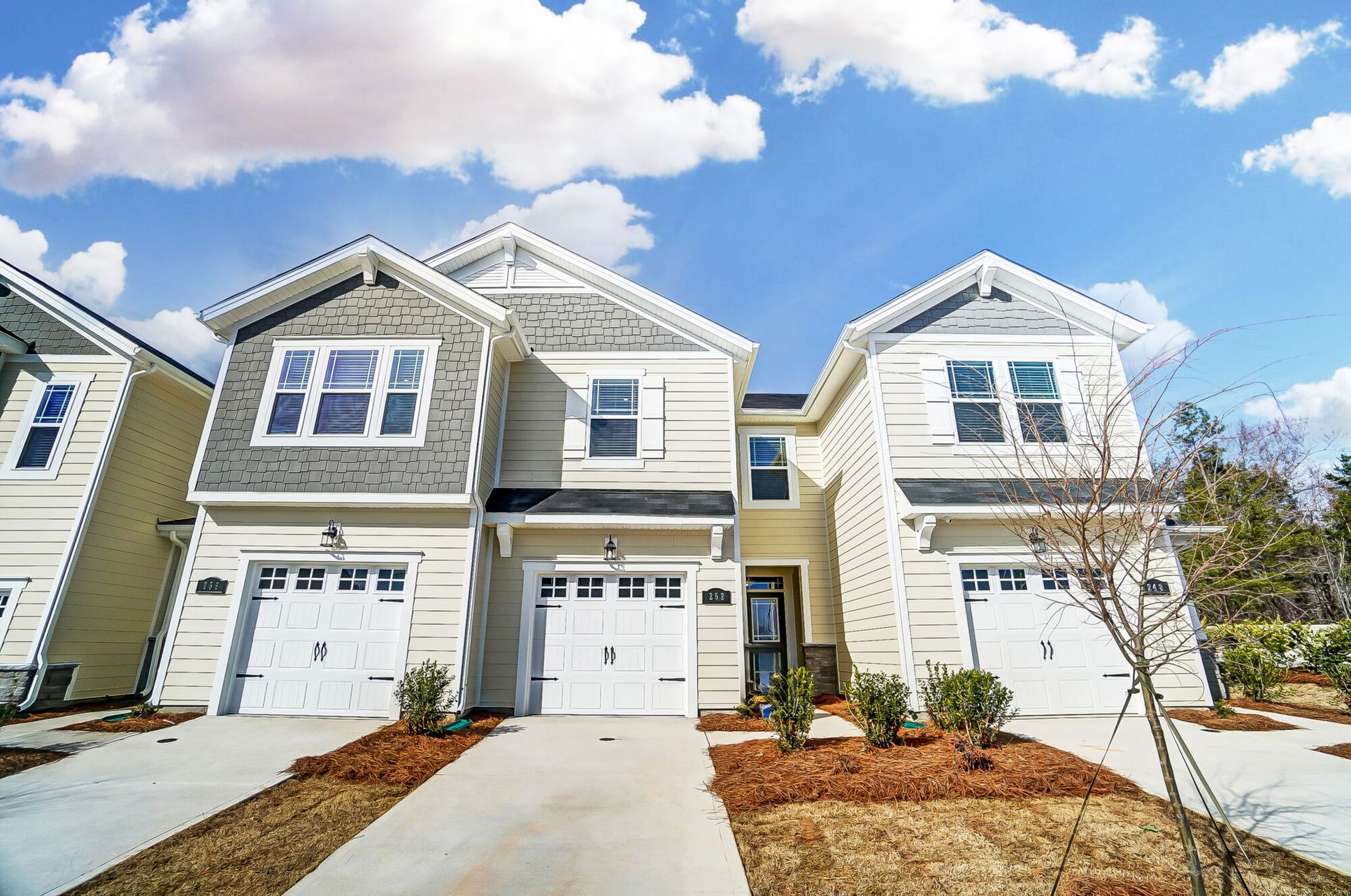 Exterior:Exterior with 1-car garage