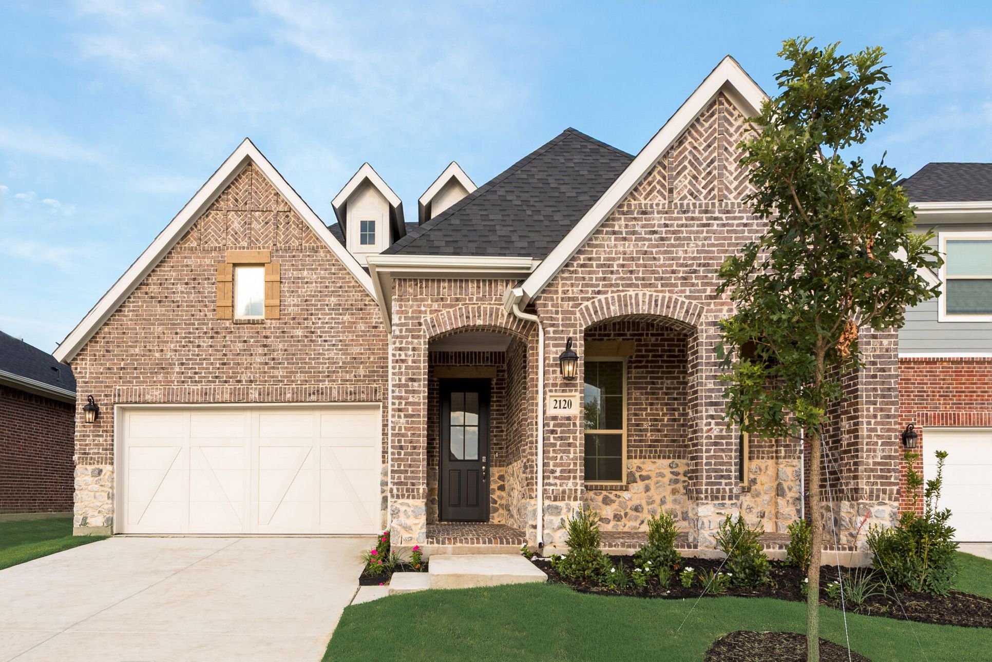 Exterior:Front