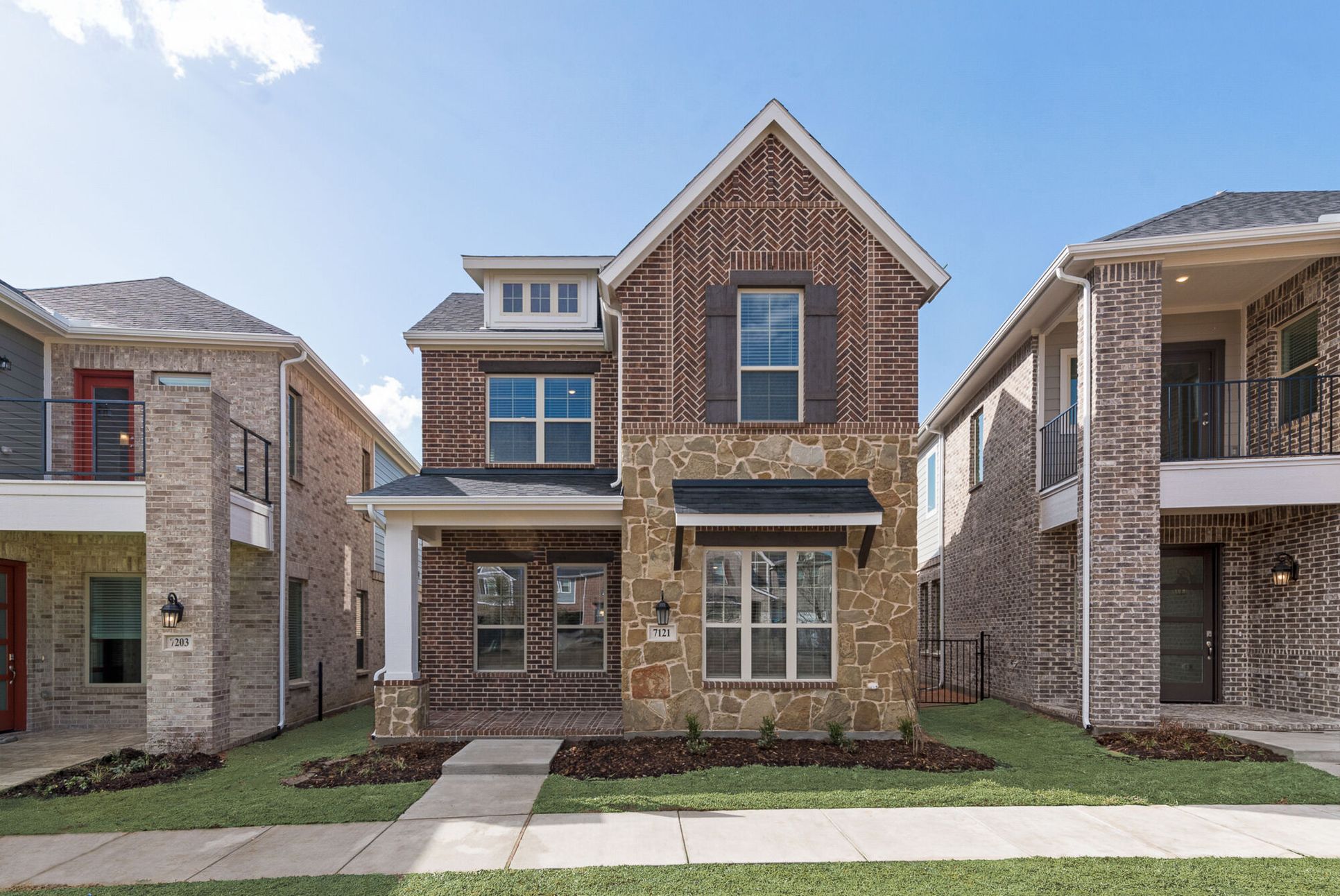 Exterior:Front