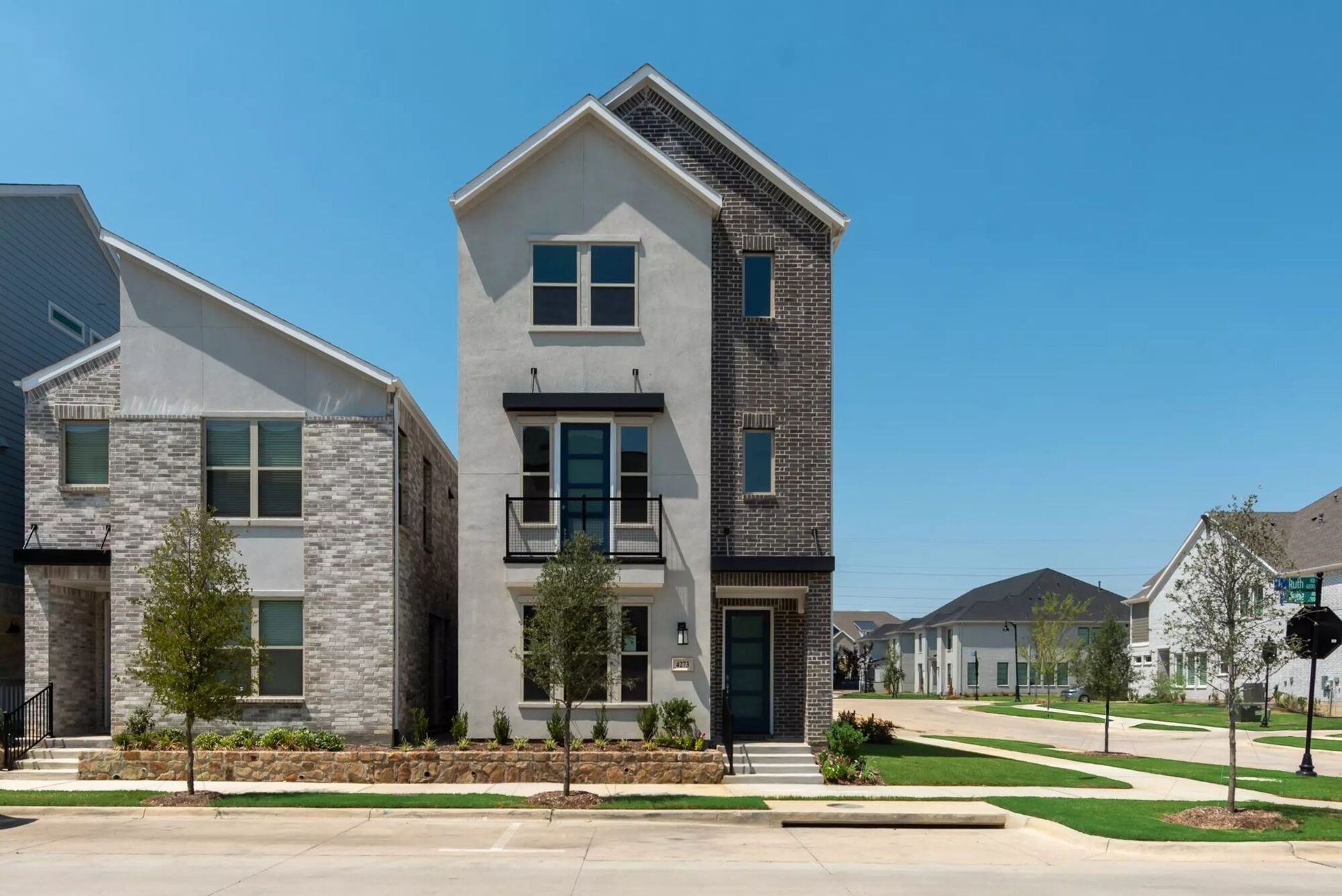 Exterior:Front