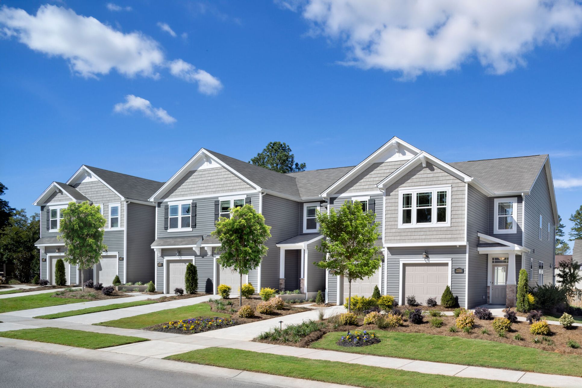 Exterior:Photo representation of the Amira End plan. Colors, finishes and options will vary.