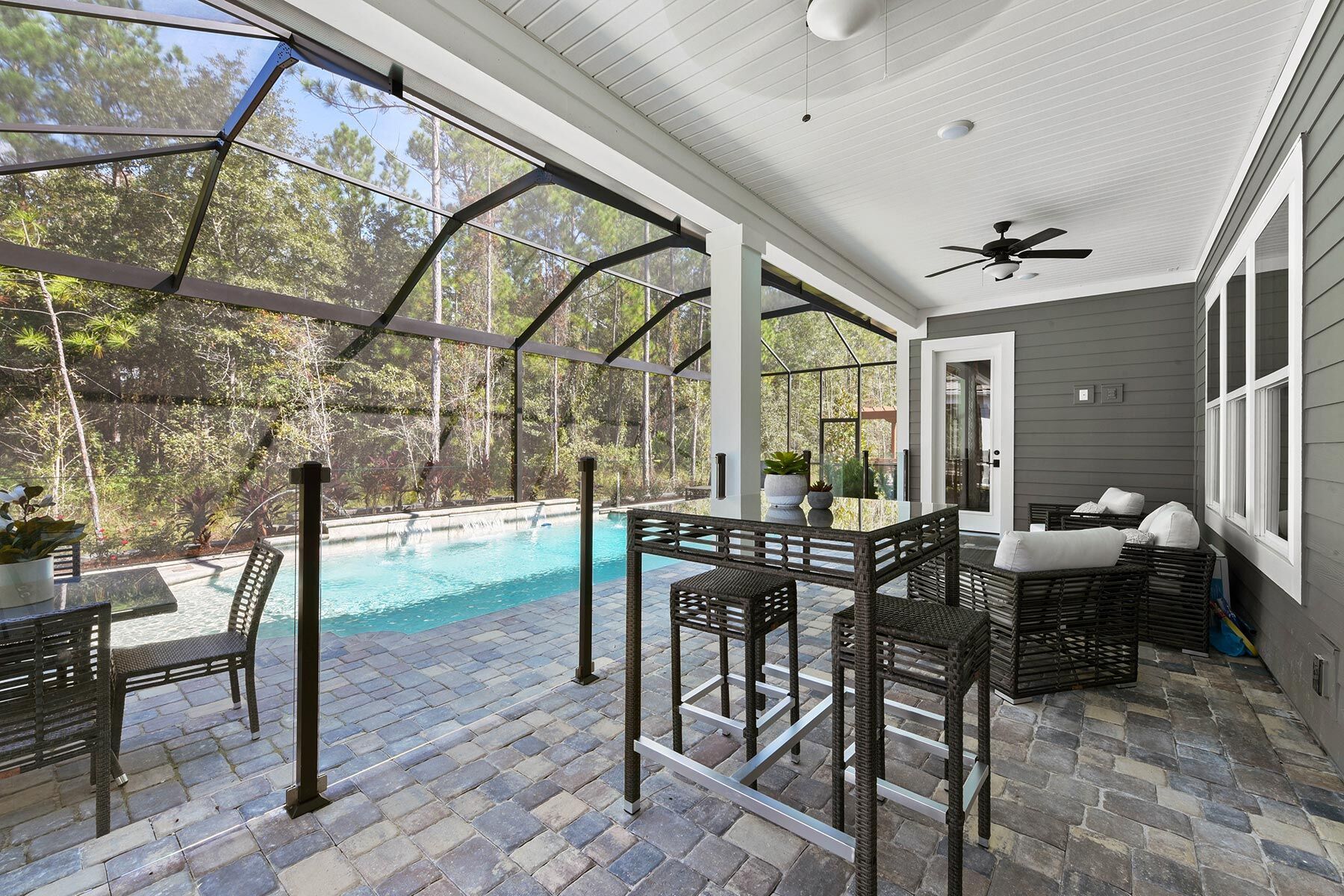 Exterior:Bridge Model Lanai