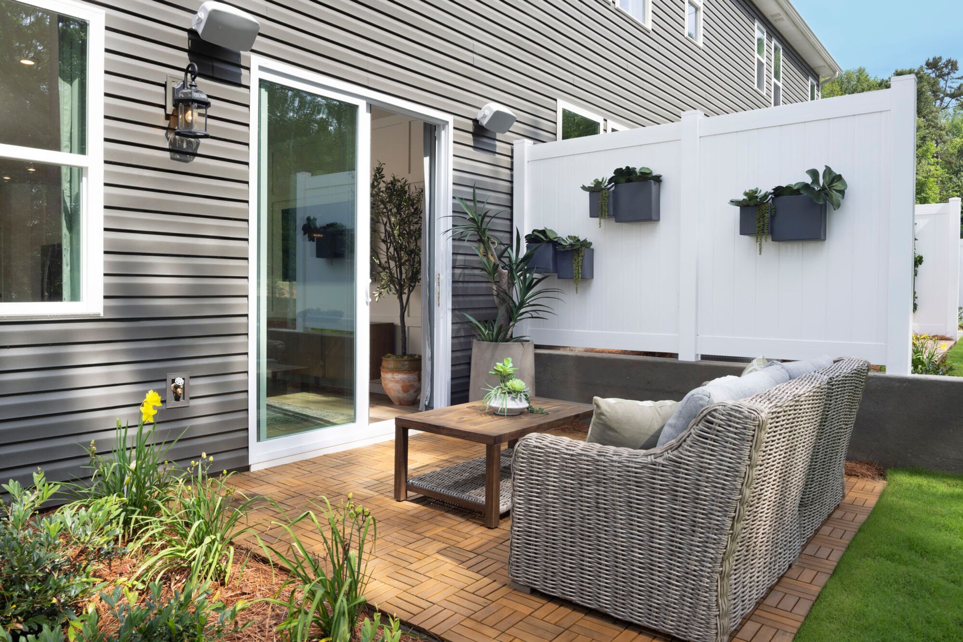 Exterior:Vienna Model back patio