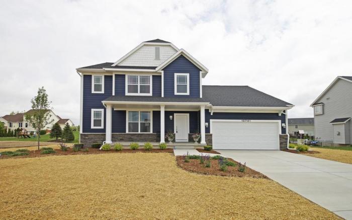 The Waverly by Mayberry Homes:Welcome to the Waverly. This wonderful first floor master plan offers an array of possibilities. A flex room off the foyer can be either a study or an additional bedroom. The open concept of the two story Great Room to the Dining and Kitchen make it a won