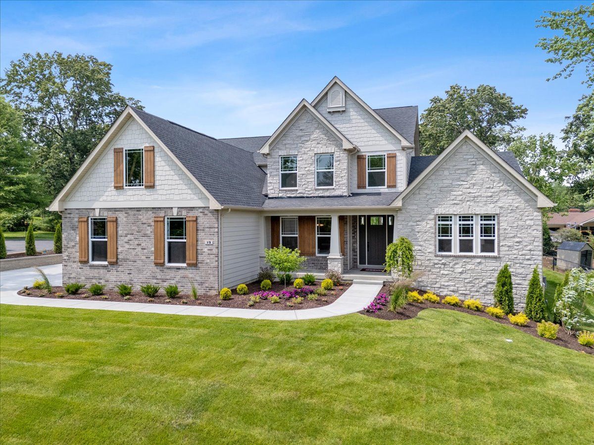 Exterior:Turnberry Side Entry