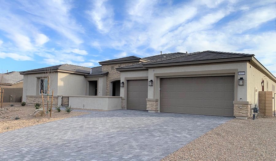 Robert-L40R-EstrellaPark Exterior:The Robert