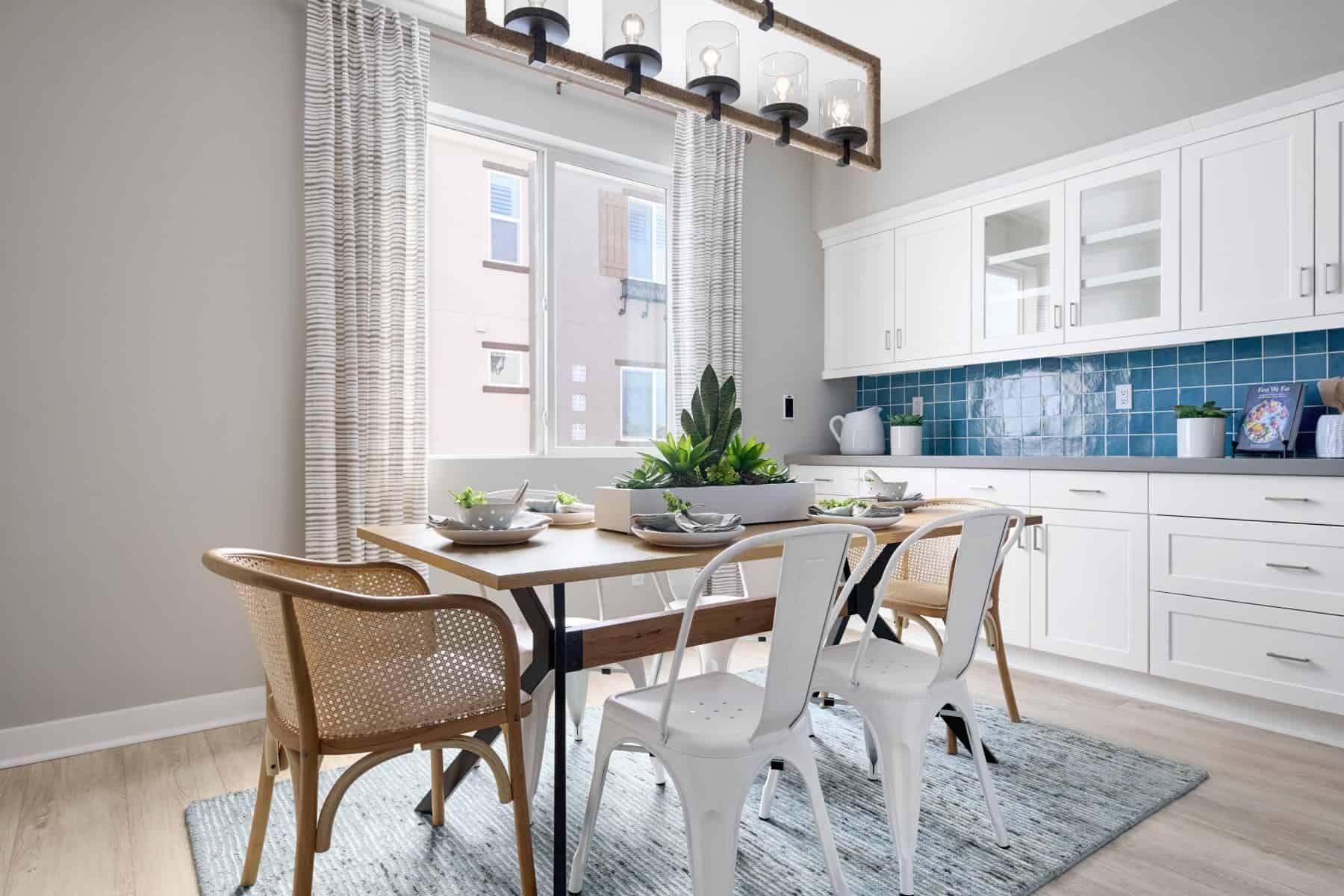 Plan 2: Dining