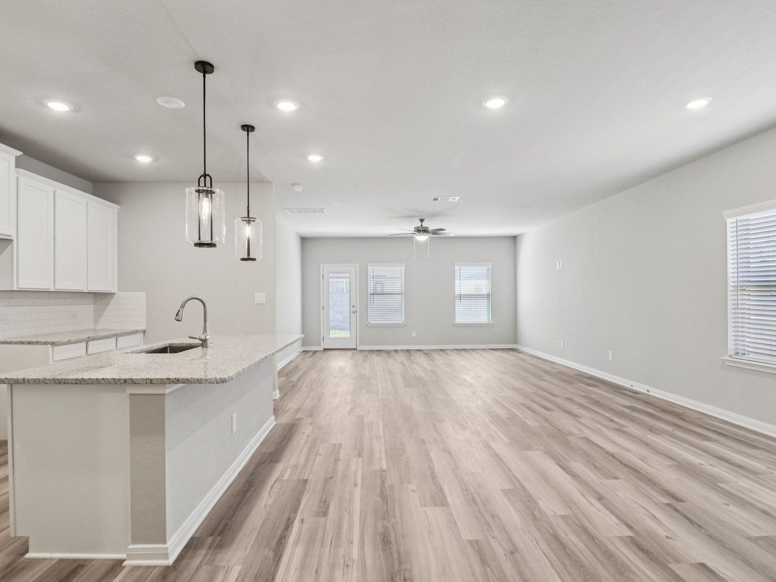 Kitchen &amp; Dining Room:Kitchen &amp; dining in the Reynolds floorplan at a Meritage Homes community.
