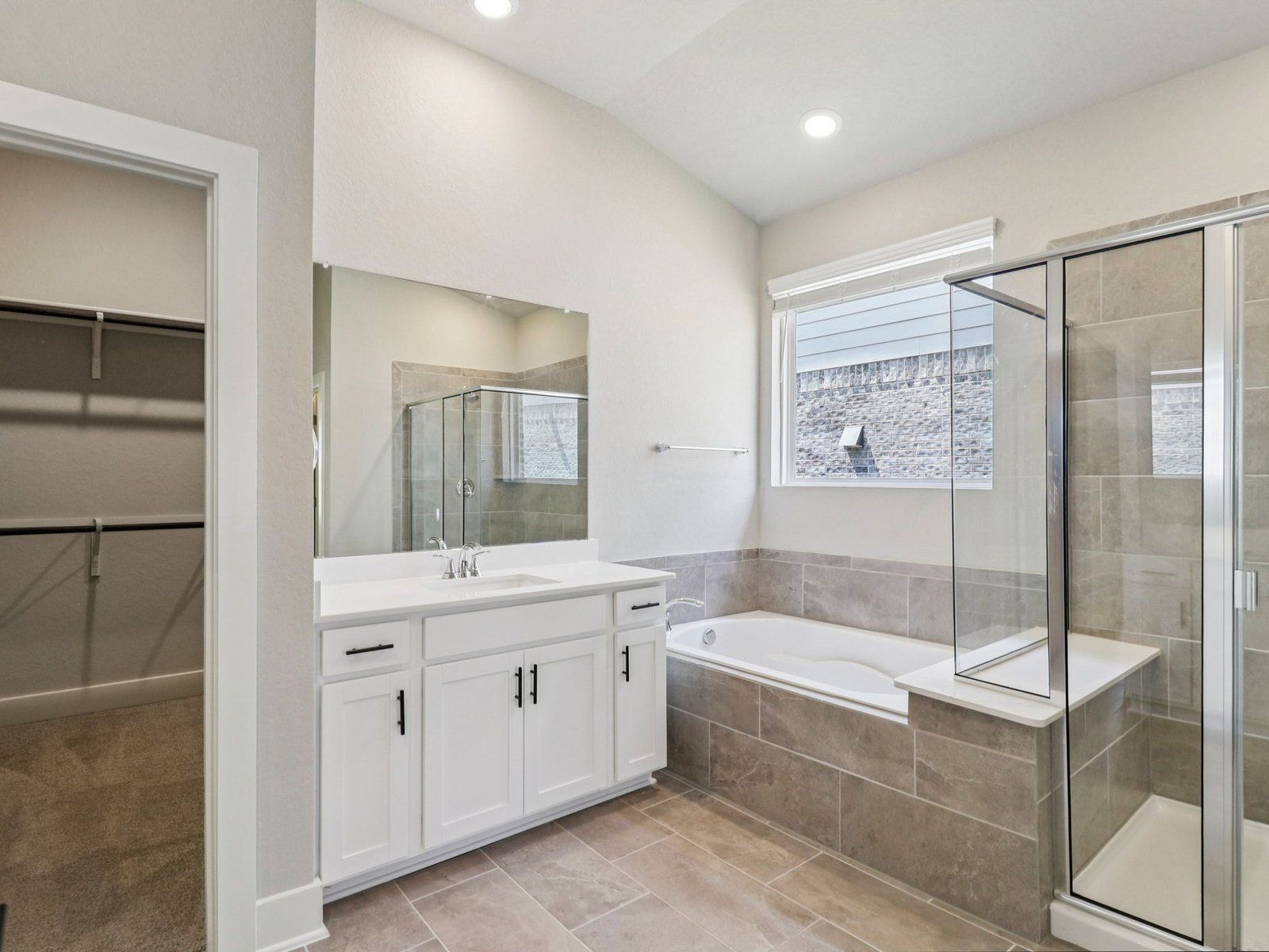 Primary suite bathroom in the Holly floorplan in a Meritage Homes community.:Primary Suite Bathroom