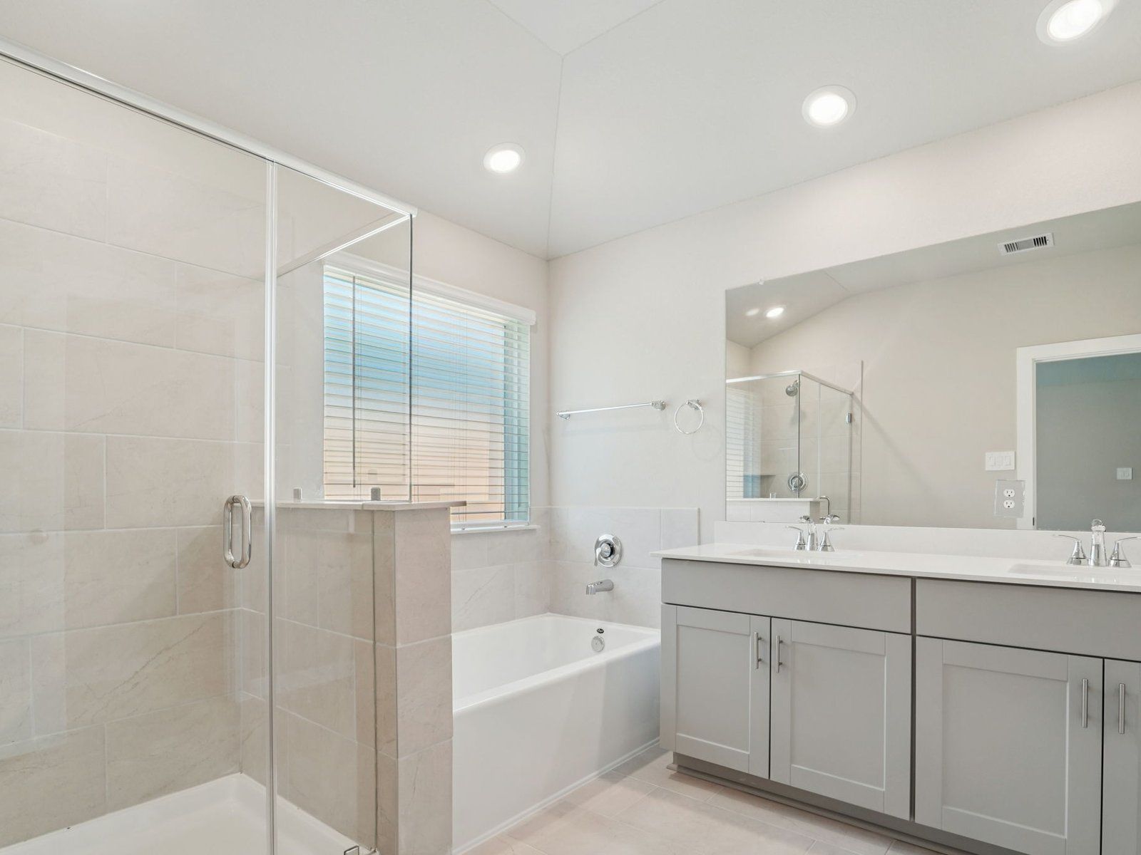 The Oleander floorplan in Stewart&apos;s Ranch of Conroe, TX.:Primary Bathroom