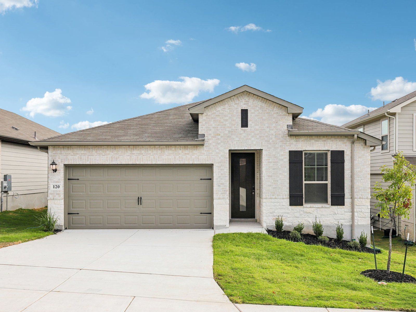 Front elevation B of the Rio Grande floorplan at a Meritage Homes community.:Front Exterior