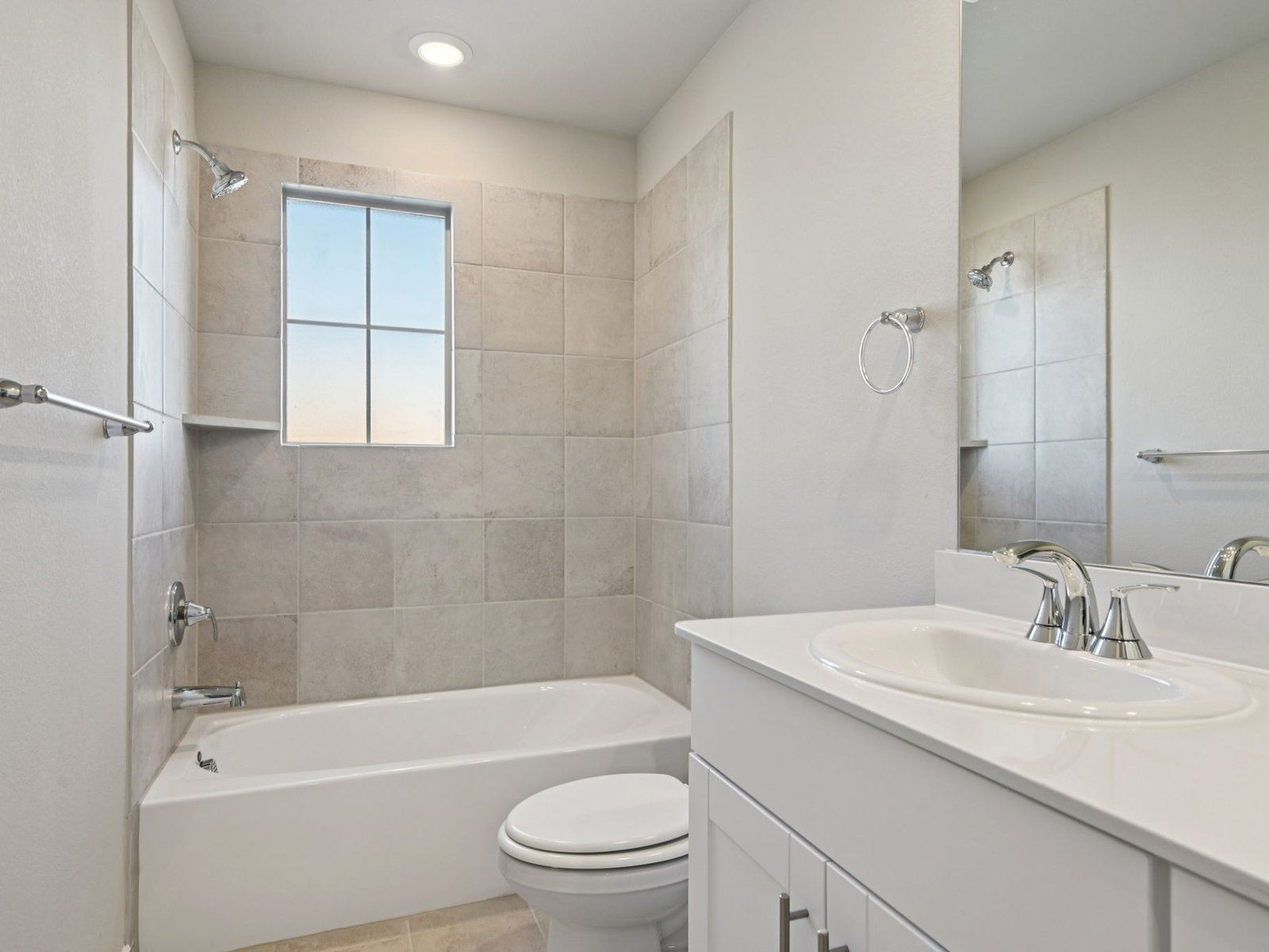 The Haskell floorplan with the Radiant interior package.:Bathroom