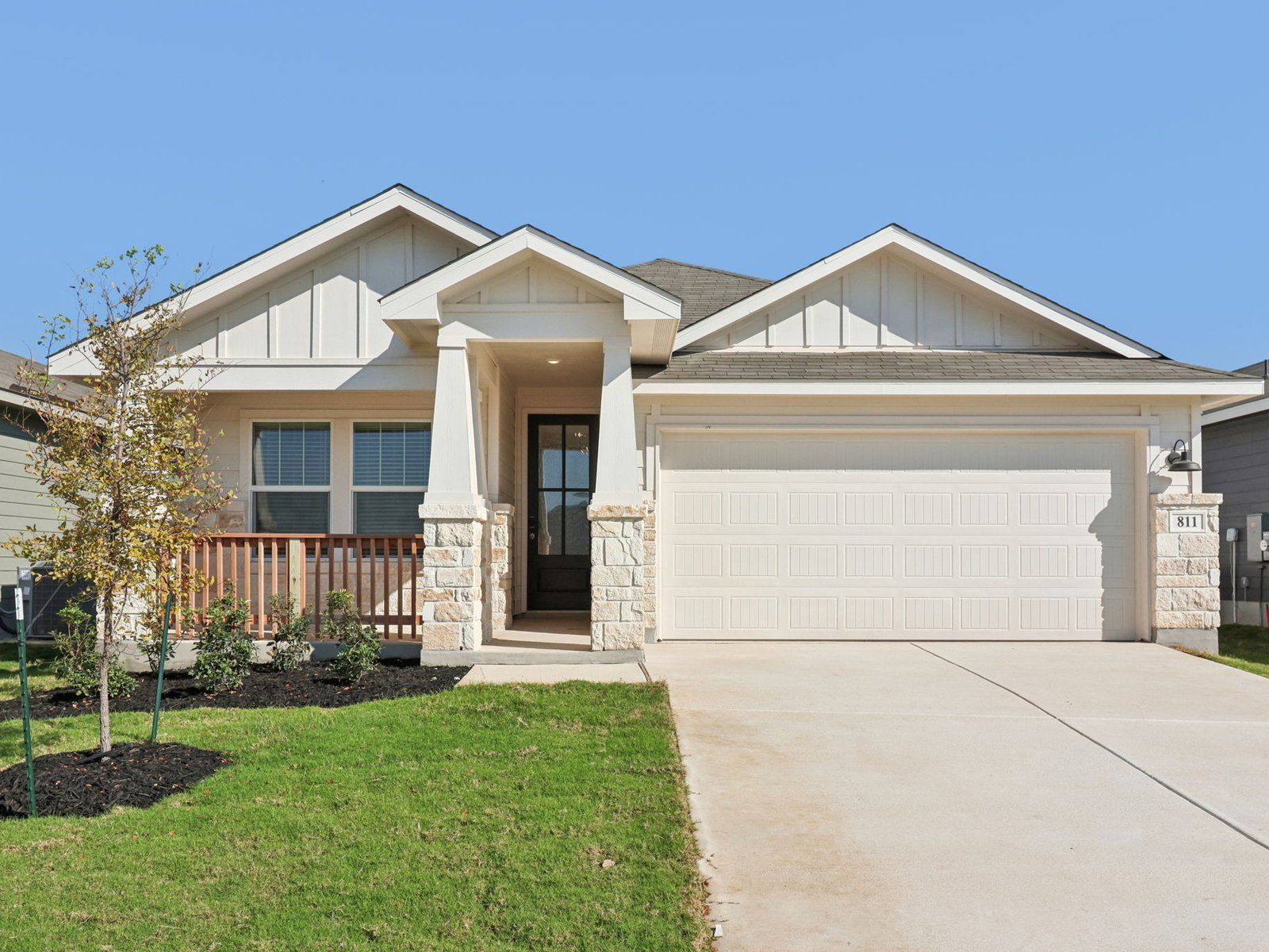 Front exterior of the Callaghan floorplan at a Meritage Homes community.:Front Exterior