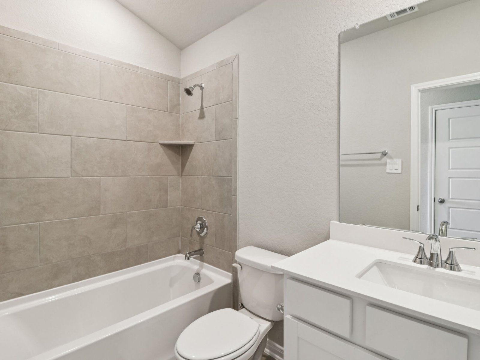 Guest bathroom in the Briscoe floorplan at a Meritage Homes community.:Guest Bathroom