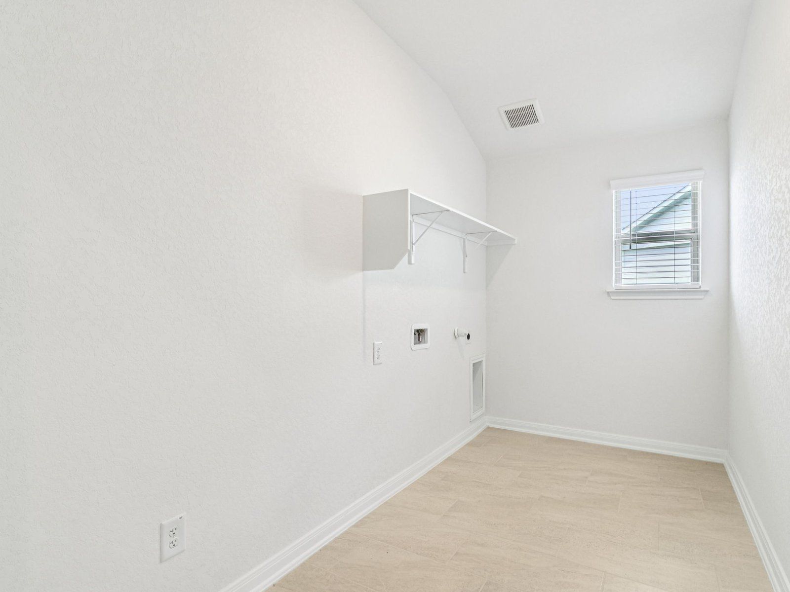 Laundry room in the Fitzhugh floorplan at a Meritage Homes community.:Laundry Room