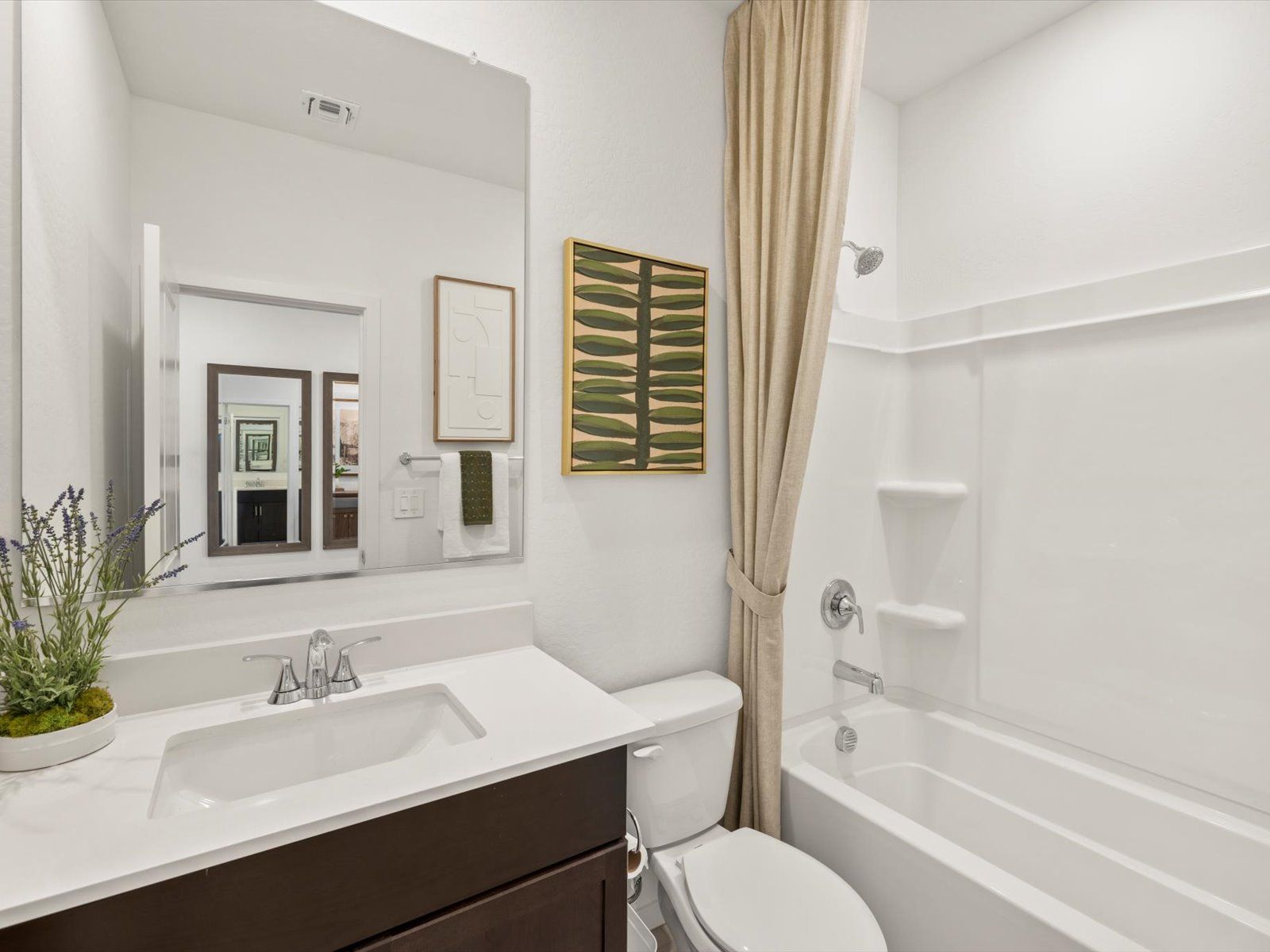 PHX_Bathroom_12890-N-305TH-AVE:Secondary bathroom in Leslie floorplan at Teravalis