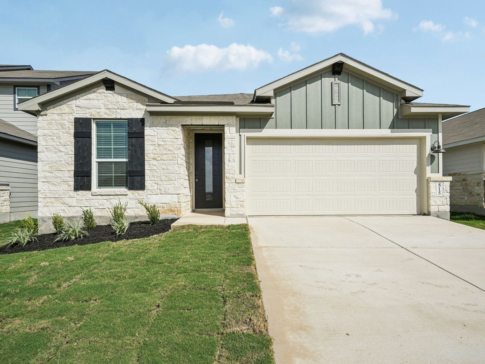 Front exterior of the Rio Grande floorplan at a Meritage Homes community.:Front Exterior