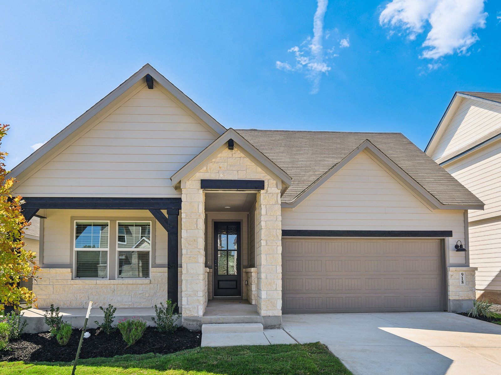 Front elevation H of the Preston floorplan in a Meritage Homes community.:Exterior Front