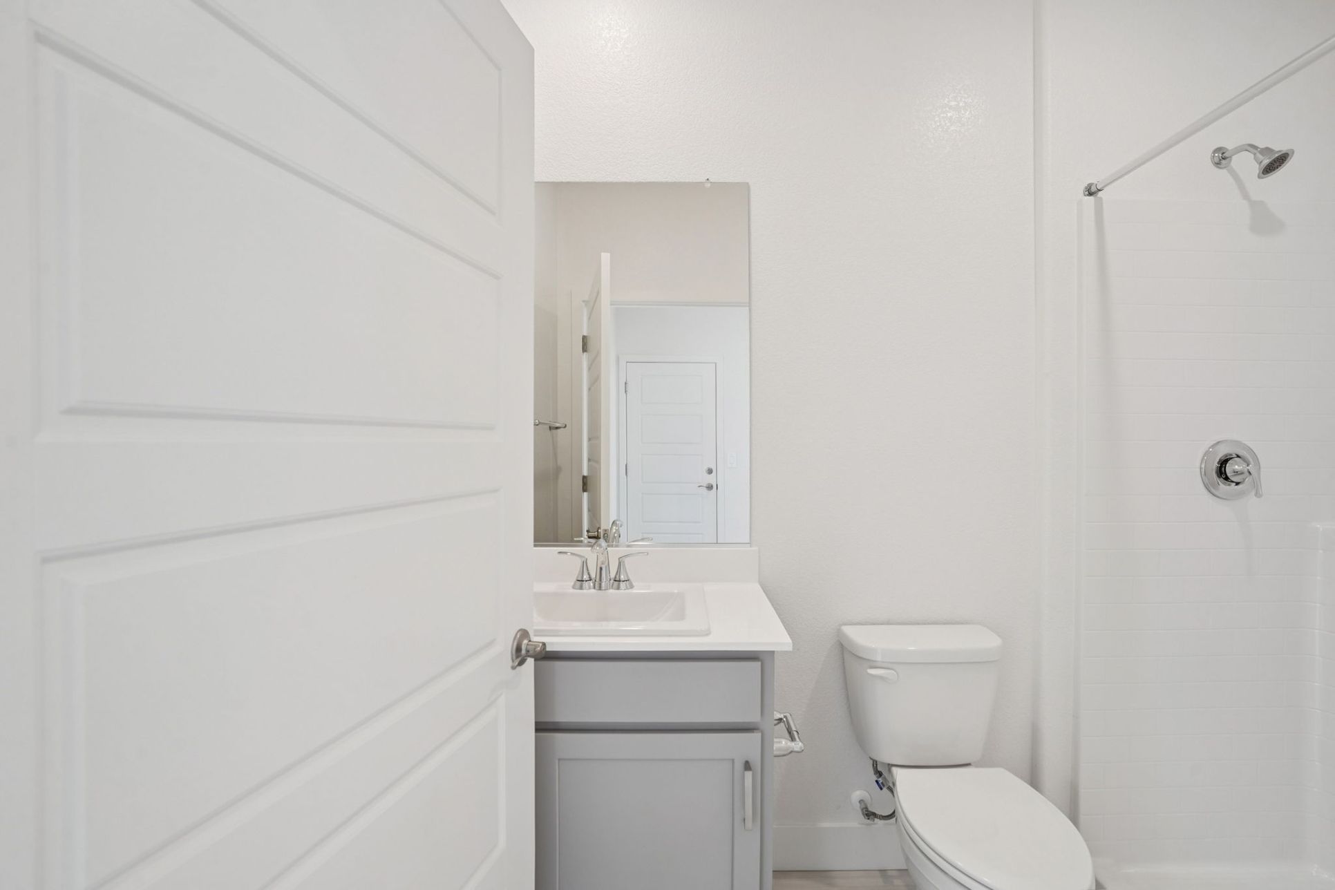 1508 Goldfish Way at Dockside of Delta Shores in Sacramento, CA.:Bathroom