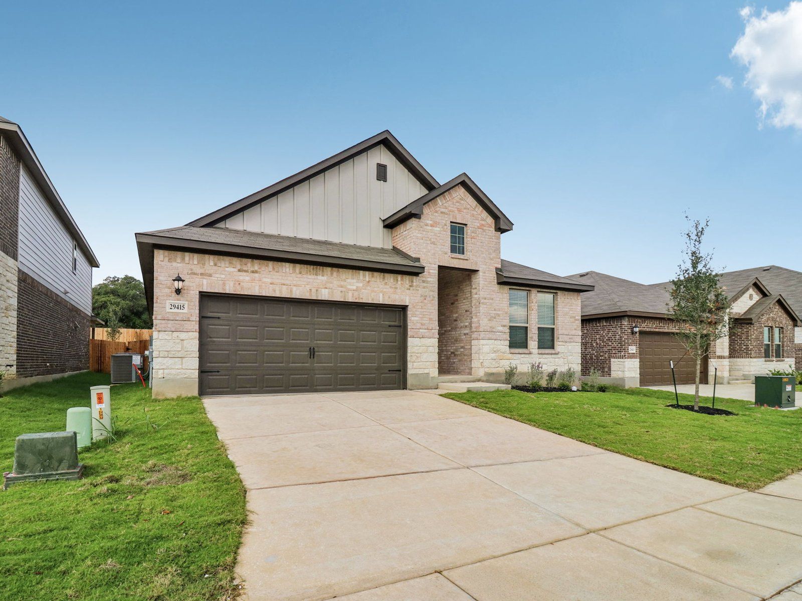 Front exterior of the Holly floorplan at a Meritage Homes community.:Front Exterior