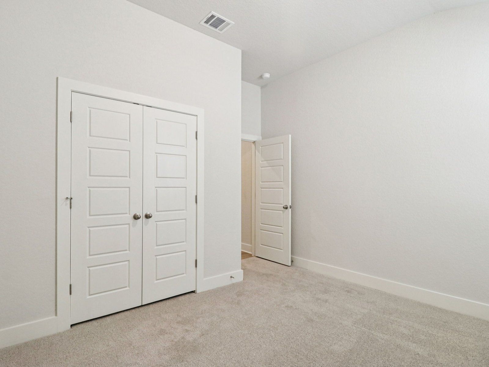 Guest bedroom in the Holly floorplan at a Meritage Homes community.:Guest Bedroom