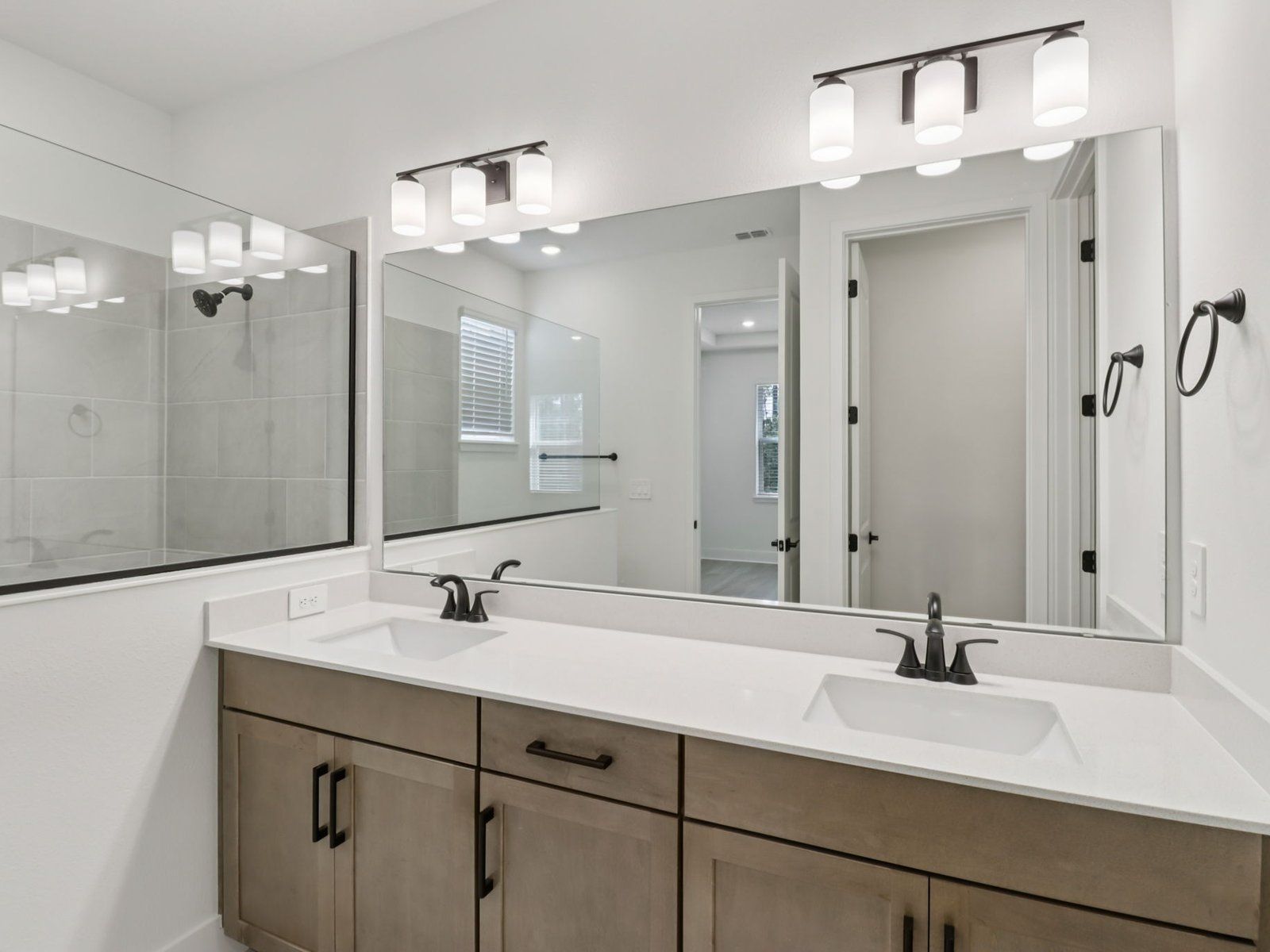 Primary bathroom:Primary bathroom