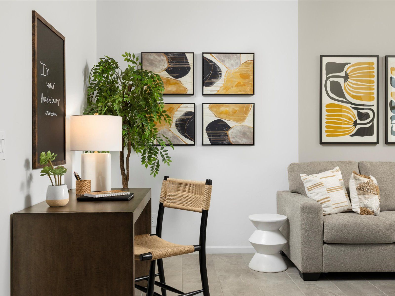 Welcome to the 1550 floorplan.:Living Room