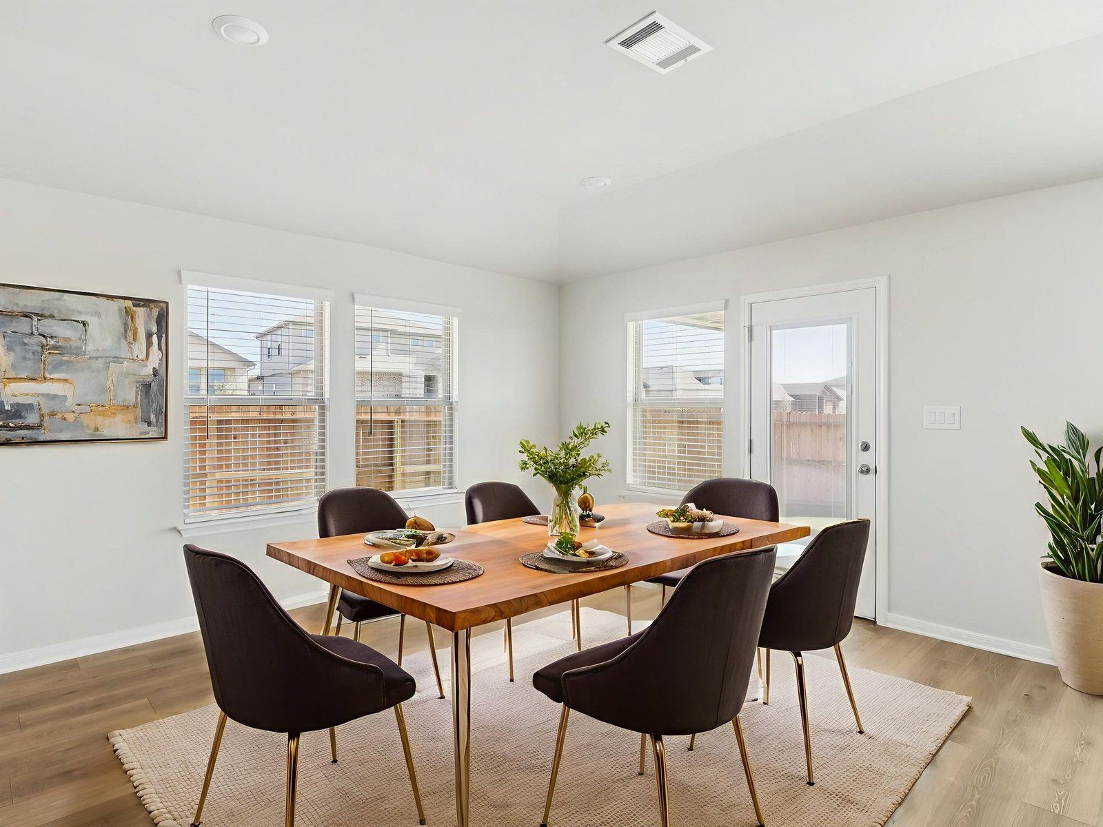 Virtually staged dining room in the Fitzhugh floorplan at a Meritage Homes community.:Virtually Staged Dining Room